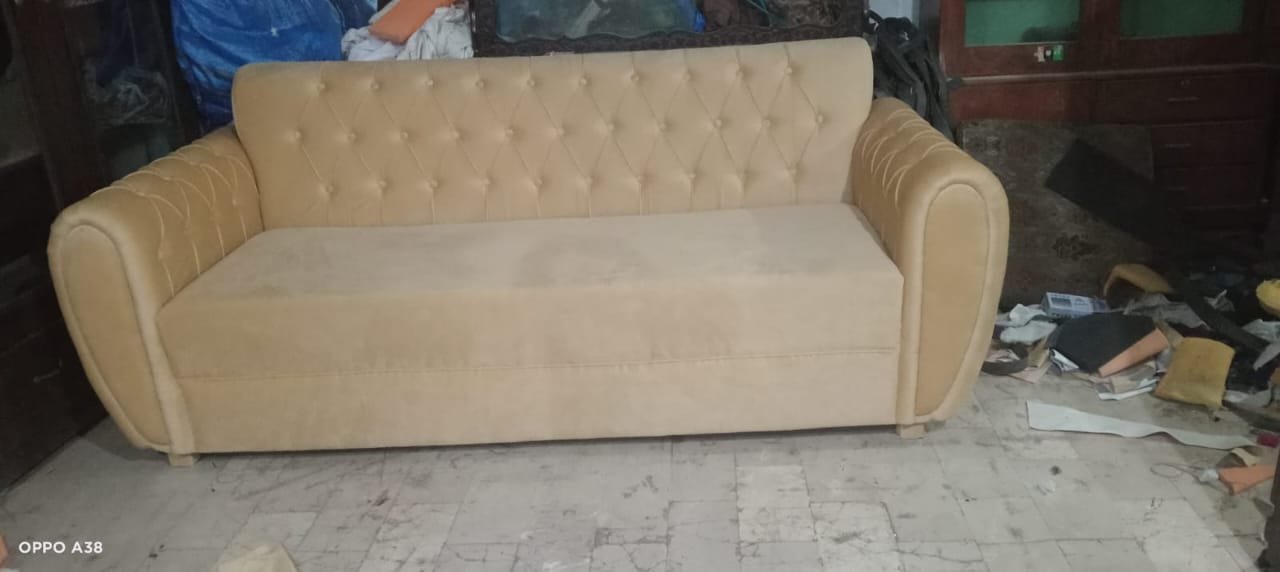 من داخل ورشة رويال ديكور